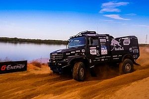 КамАЗ вывел на старт новый гоночный "капотник"