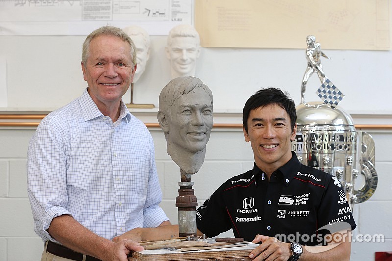 佐藤琢磨、インディ500トロフィー製作に臨む。12月に日本で展示予定