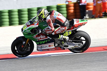 Aleix Espargaro promuove la nuova carena dell'Aprilia