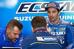 Insiden terjatuhnya Iannone di pit lane
