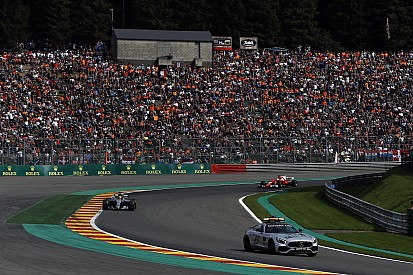 Hamilton cuestionó el ingreso del coche de seguridad