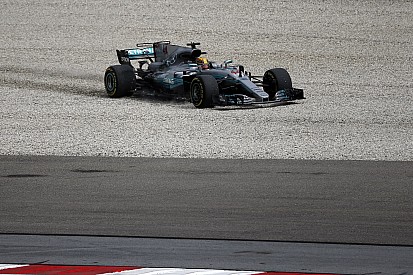 Вольф объяснил отставание Mercedes фундаментальной проблемой с машиной