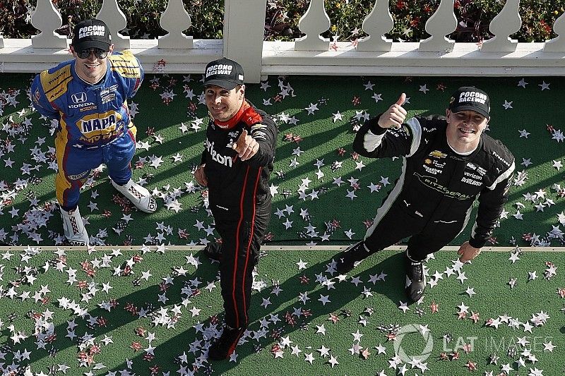 Podium: winnaar Will Power, Team Penske Chevrolet, tweede Josef Newgarden, Team Penske Chevrolet, de