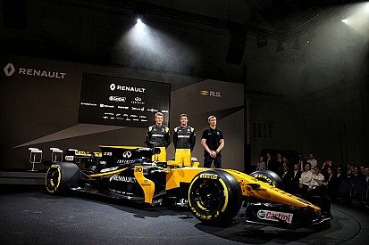 Renault: la R.S.17 gira oggi a Barcellona per il filming day