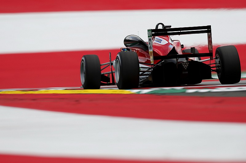 Red Bull Ring F3: Ilott beats Eriksson in opening race