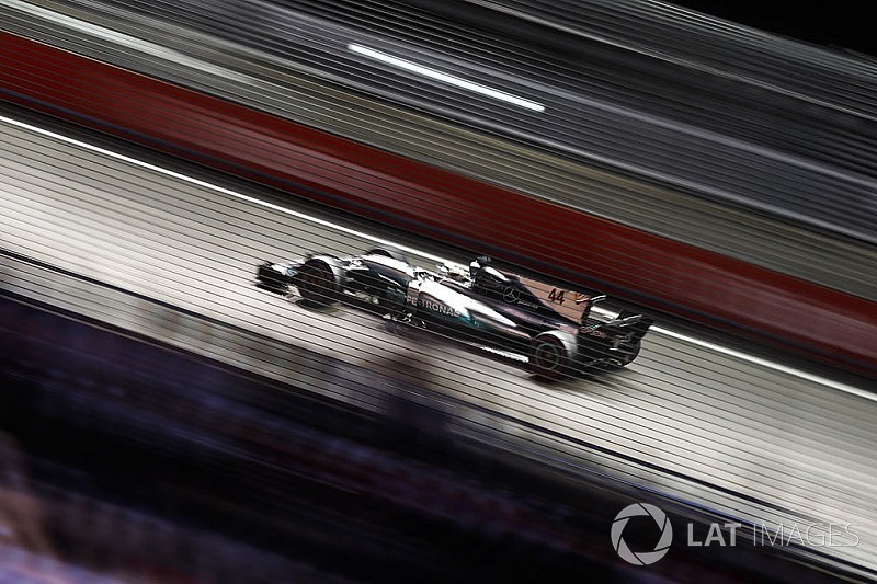 Fotogallery: il primo GP di F.1 in notturna sul bagnato a Singapore