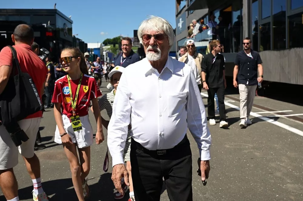 Bernie Ecclestone in de paddock voorafgaand aan de F1 Grand Prix van Oostenrijk .