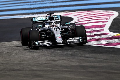 Hamilton hindert Verstappen na 'toffe drift': "Niet met opzet'