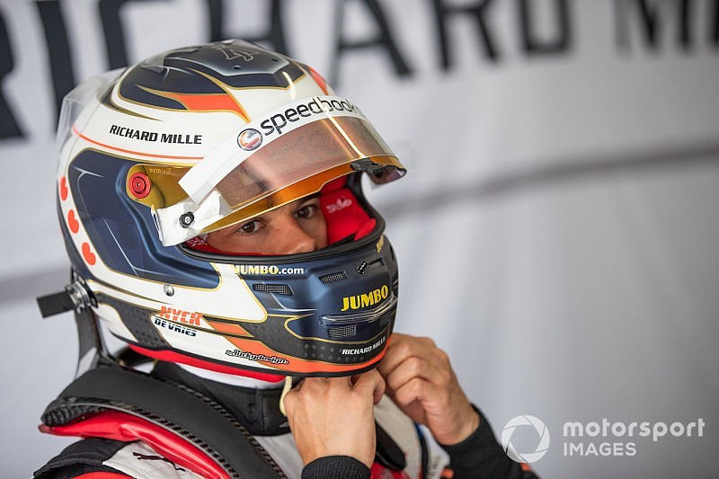 F2 Hungaroring: De Vries in de regen naar pole-positie