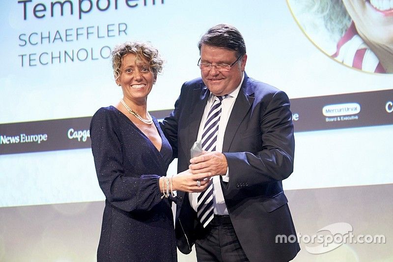 Valentina Temporelli, Customer Relationship Marketing Director Global Key Account Automotive di Schaeffler, e Jörg Peter Seitz, Geschäftsführer, Global Sector Lead Industy, Production & Manufacturing di Mercuri Urval, a Göteborg il 21 maggio 2019