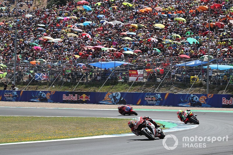 MotoGP apunta a "mantener el máximo de carreras"