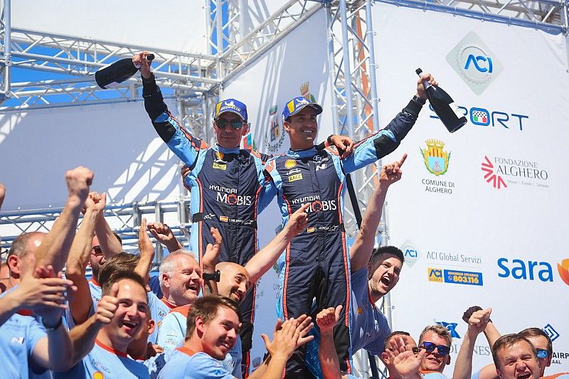 Winner Dani Sordo, Carlos del Barrio, Hyundai Motorsport Hyundai i20 Coupe WRC