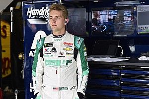 William Byron logra la pole en Charlotte