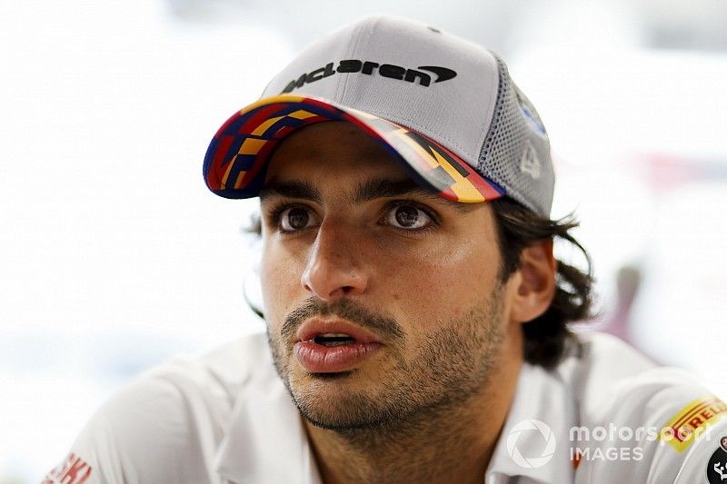 Carlos Sainz Jr., McLaren con los medios