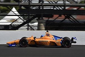 Алонсо показал 32-е время на первой тренировке перед Indy 500. У машины проблемы с электрикой