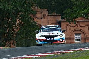 Oulton Park BTCC: Turkington extends point lead with Race 1 win