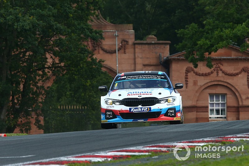 Oulton Park BTCC: Turkington extends point lead with Race 1 win