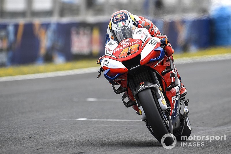 Miller a la place de Petrucci "en tête"