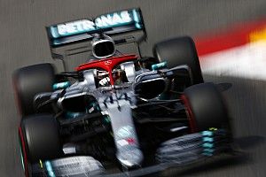 Hamilton nehezebben vezethető autókat és V12-es motort szeretne