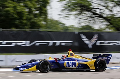 Росси выиграл квалификацию перед первой гонкой IndyCar в Детройте