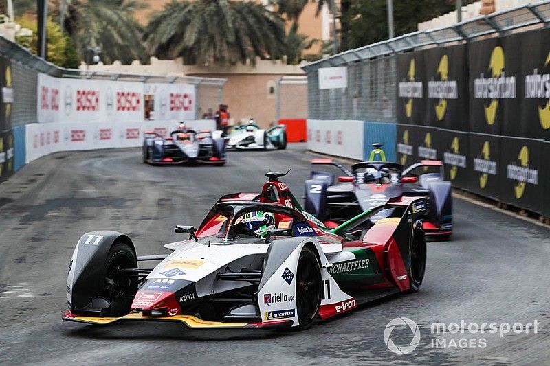 Lucas Di Grassi, Audi Sport ABT Schaeffler, Audi e-tron FE05 Sam Bird, Envision Virgin Racing, Audi e-tron FE05 