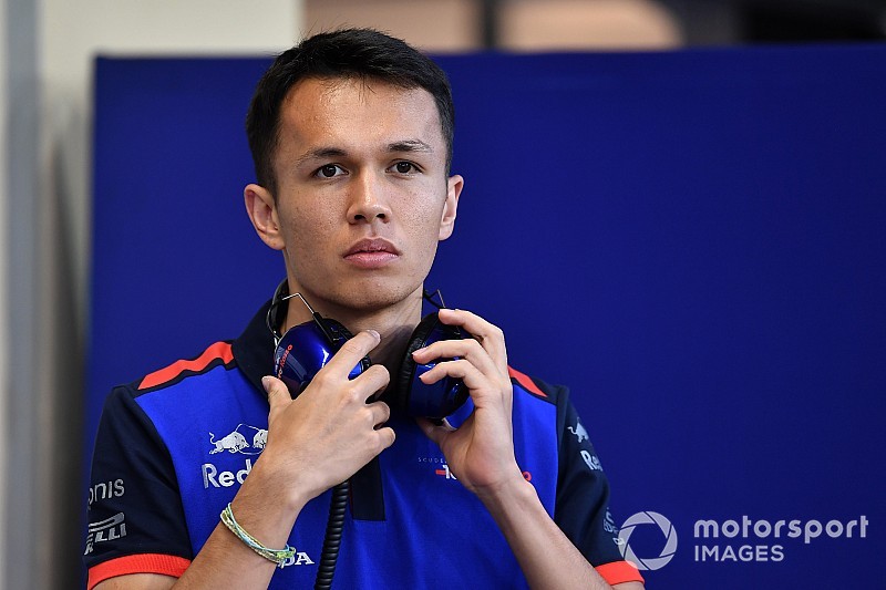 Kisah Albon "mengemis" kursi F2 2018