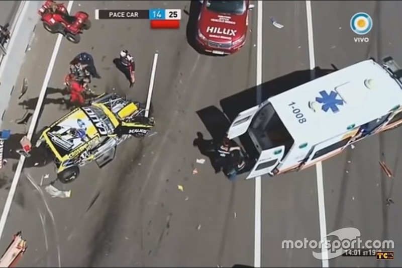 VÍDEO: Forte acidente interrompe final da TC na Argentina