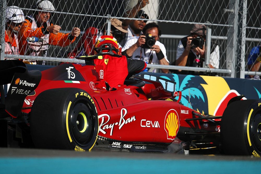 Sainz crasht in tweede training Miami: Auto verrast me nog steeds