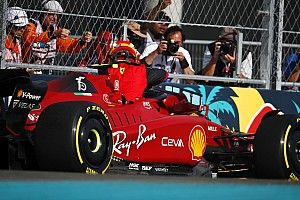 Sainz crasht in tweede training Miami: Auto verrast me nog steeds