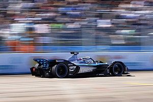 Mercedes zn&oacute;w wygrywa