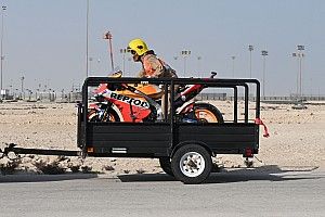 Беспечный ездок. Судья в Катаре прокатился на байке MotoGP