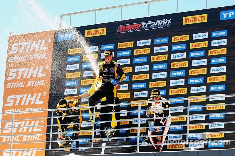 Pernía domina en un 1-2 de Renault en Córdoba