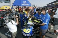 Qatar 2004 - cuando Valentino Rossi tuvo que salir pen&uacute;ltimo por castigo