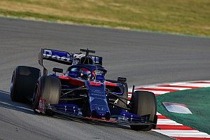 Kvyat supera Raikkonen no fim e termina dia como líder; Fittipaldi é 8º
