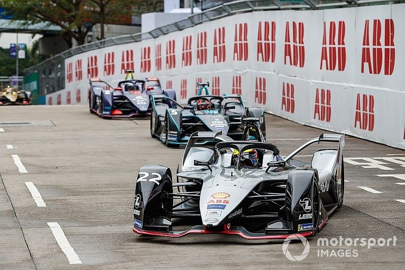 Rowland explica el percance con un botón que arruinó su carrera en Hong Kong