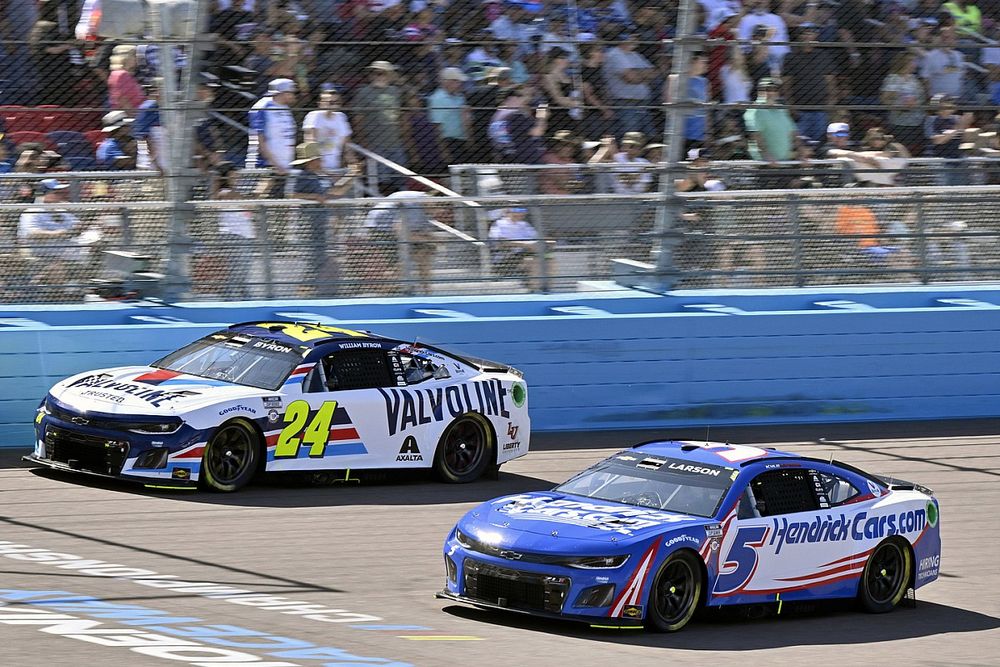 William Byron, Hendrick Motorsports, Valvoline Chevrolet Camaro and Kyle Larson, Hendrick Motorsports, HendrickCars.com Chevrolet Camaro