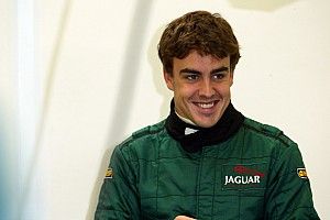 Unbranded Aston Martin brought back memories of 2002 Jaguar F1 test