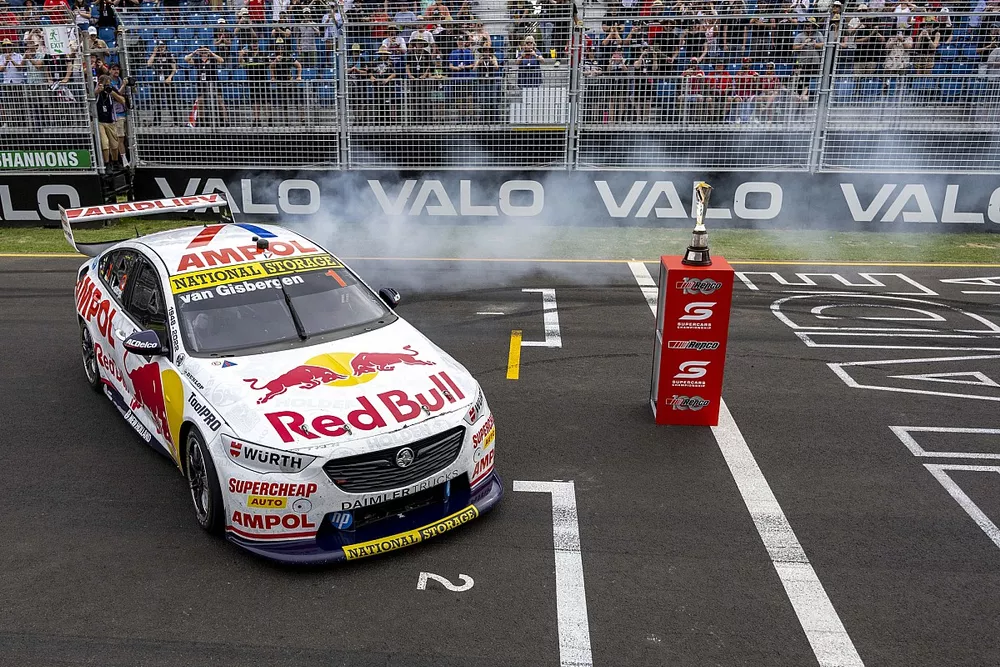 Shane van Gisbergen, Triple Eight Race Engineering Holden