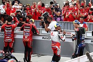 Fotos: Bagnaia tiñe Motorland de rojo con la pole 50 de Ducati en MotoGP