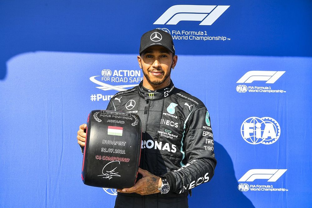 Hamilton grijpt pole in Hongarije, derde startplek Verstappen