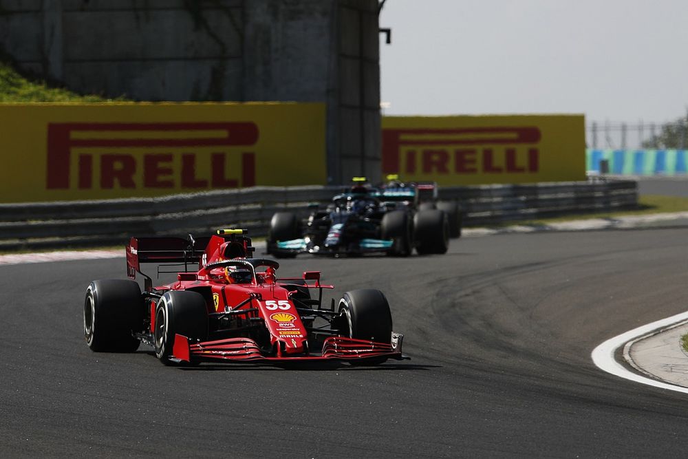 Carlos Sainz Jr., Ferrari SF21, Valtteri Bottas, Mercedes W12