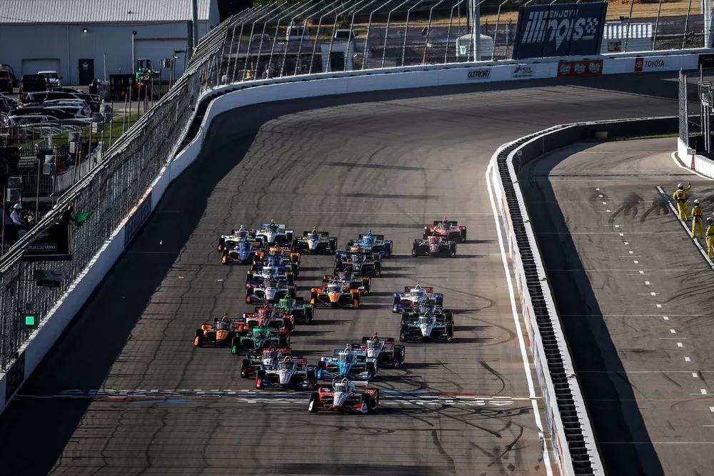 Scott McLaughlin, Team Penske Chevrolet, David Malukas, Meyer Shank Racing Honda, Josef Newgarden, Team Penske Chevrolet, start