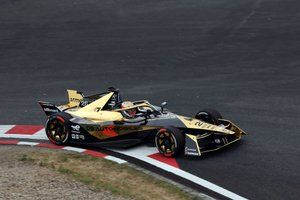 Vergne z rekordowym pole position