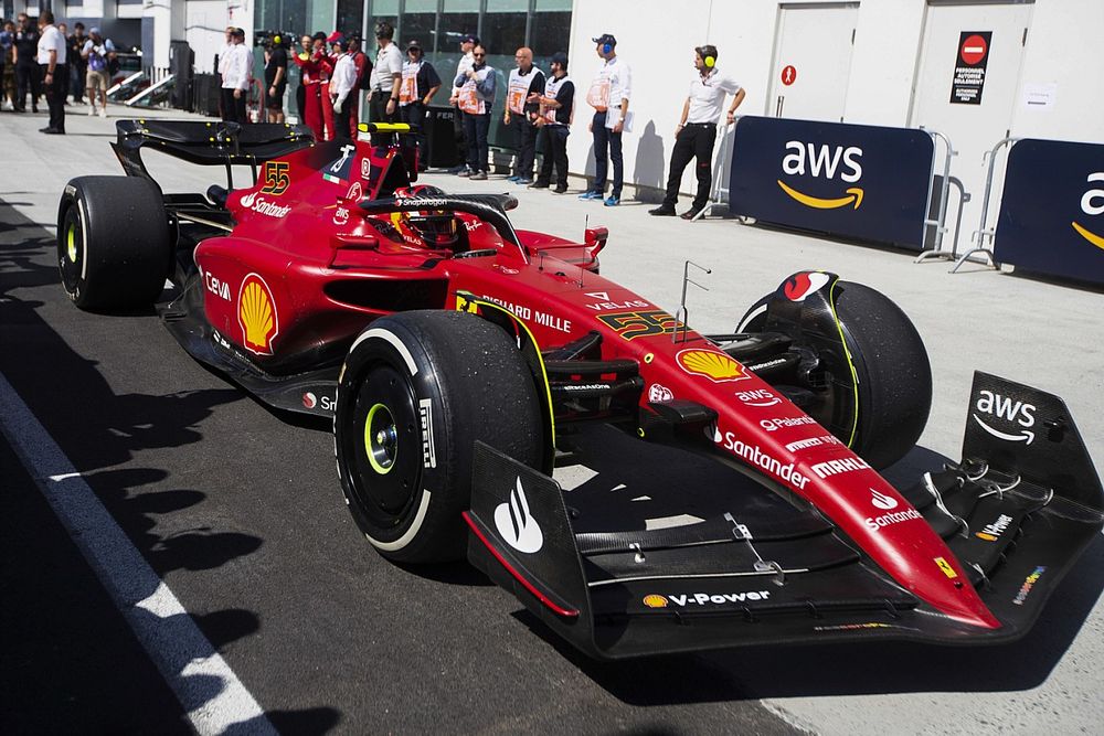 Carlos Sainz, Ferrari F1-75, 2nd position, arrives in Parc Ferme