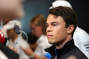 De Vries: "Zie Verstappen als een soort oudere broer in F1-paddock"