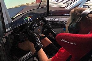 Van Buren wint felbetwiste simrace, Verstappen ontbreekt