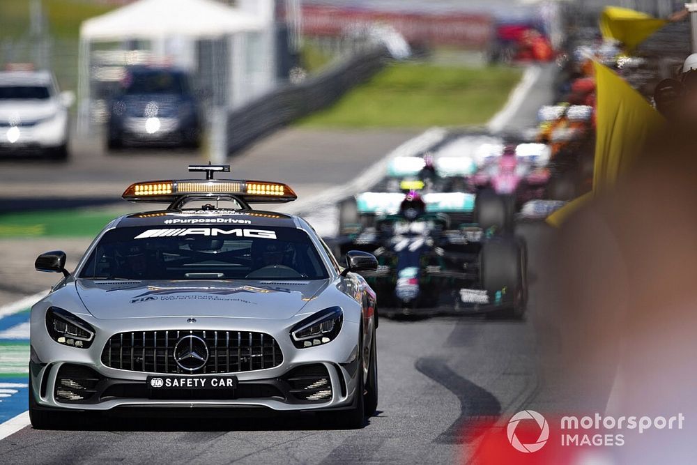 Már a Hungaroringen a Mercedes „különleges szállítmánya” (kép)
