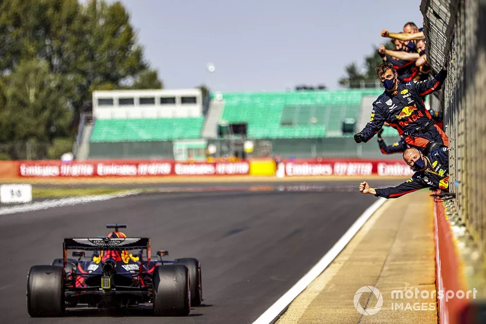 Max Verstappen, Red Bull Racing RB16, se lleva la victoria