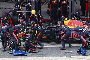 Босс Red Bull объяснил решение, стоившее Элбону пятого места