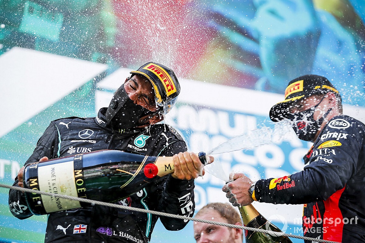 Hamilton dispara contra críticos: “Se Verstappen viesse para a equipe e eu o vencesse, não acreditariam”